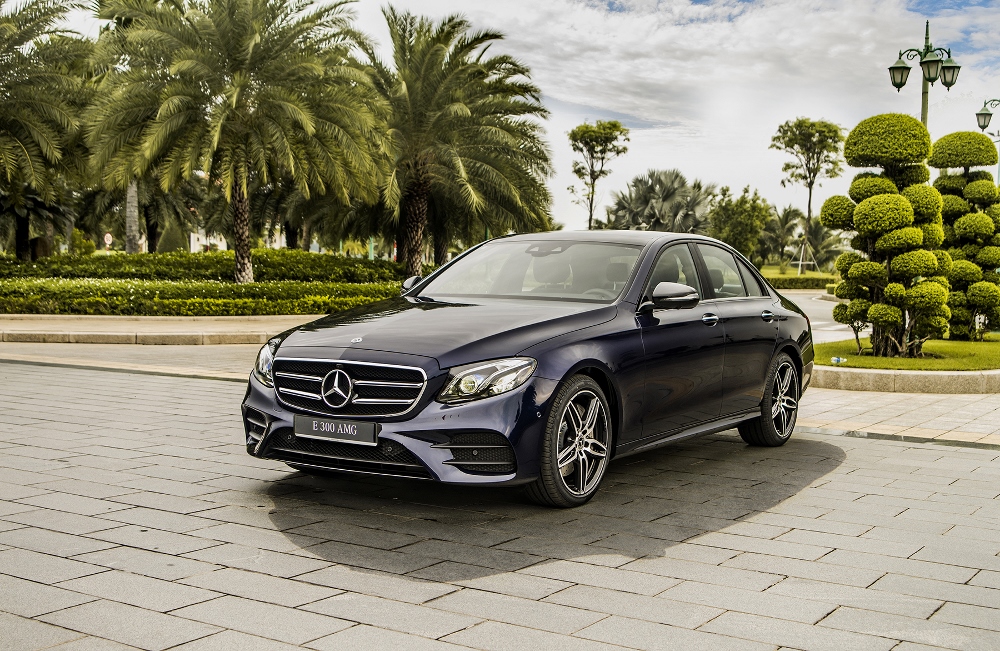 Mercedes-Benz E300AMG 2019 giá 2,833 tỷ đồng có gì hơn bản cũ